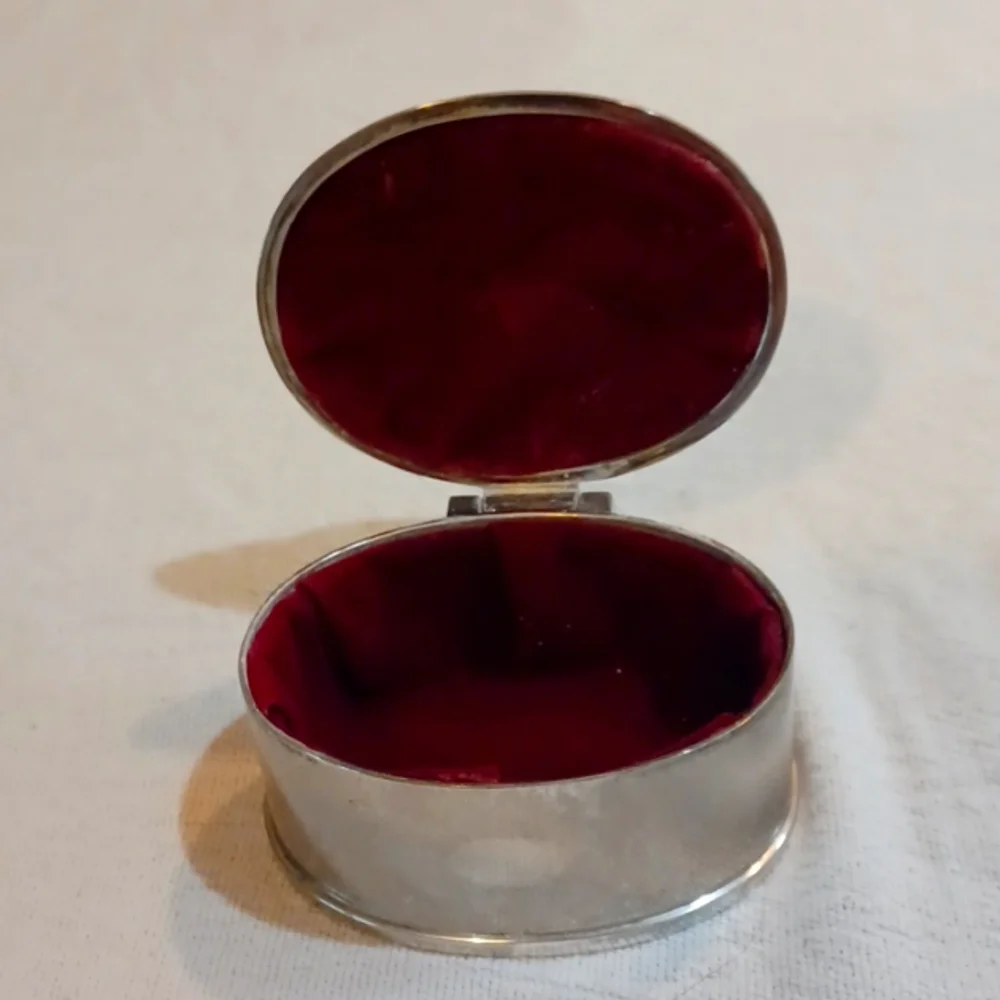 Y2K Real Silver Padded Engraved Roses Oval Trinket Jewelry Box